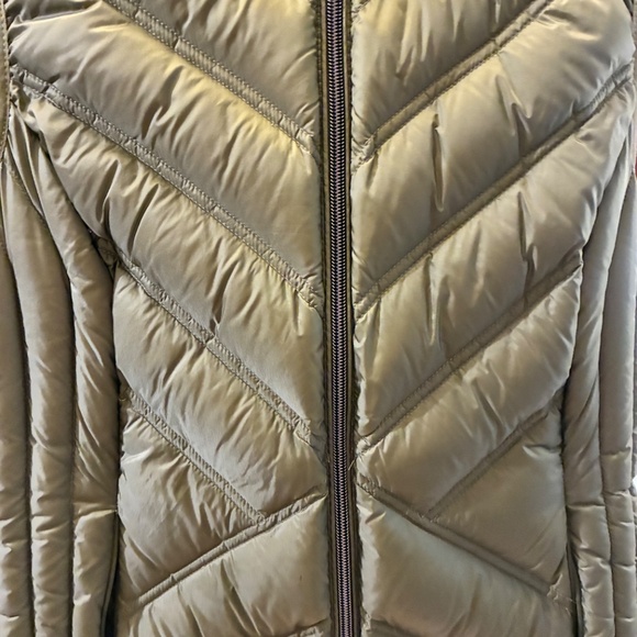 Michael Kors Packable Down Fill Green Puffer Vest with Hoodie - XS - Picture 4 of 7
